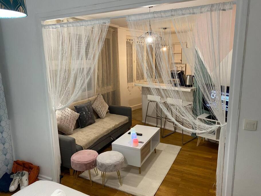 Charmant Appartement Villeurbanne Exteriör bild